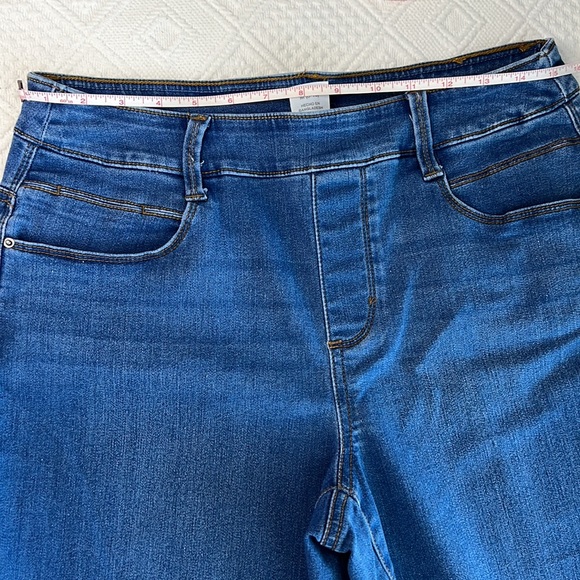 Time and Tru M(8-10) Capri Denim Pants - Picture 8 of 10